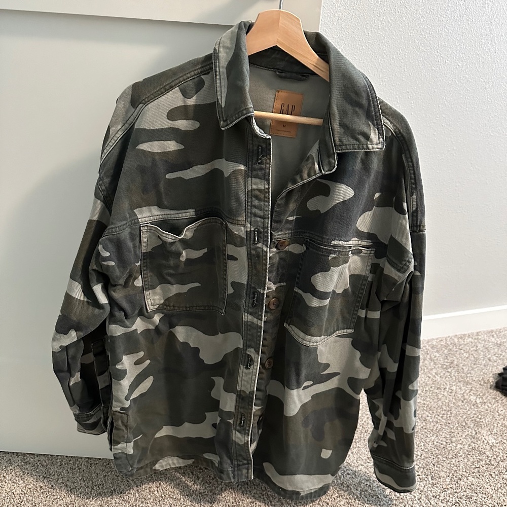 GAP Medium Camo Shirt Jacket